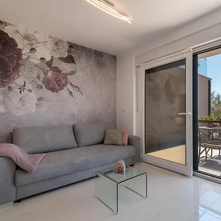 Infinity Apartment *